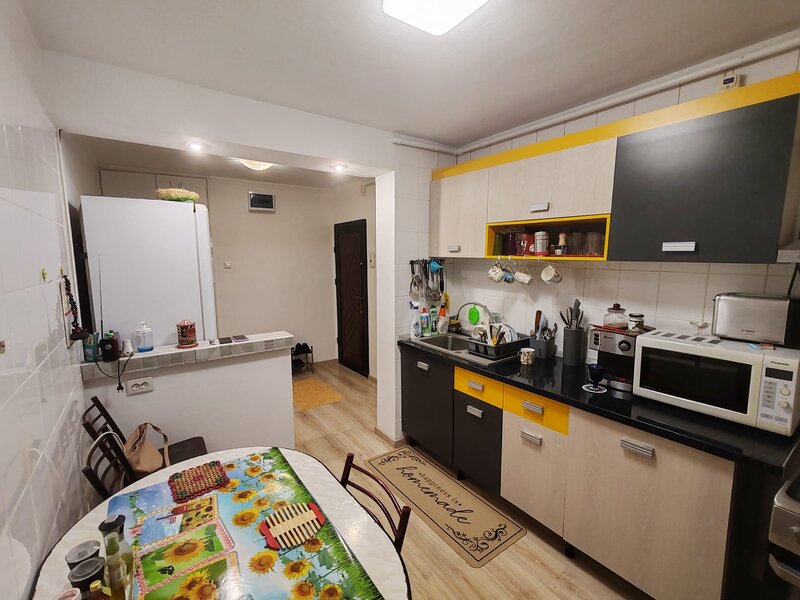 Rahova piata apartament 4 camere, parter, mobilat, bloc 1986