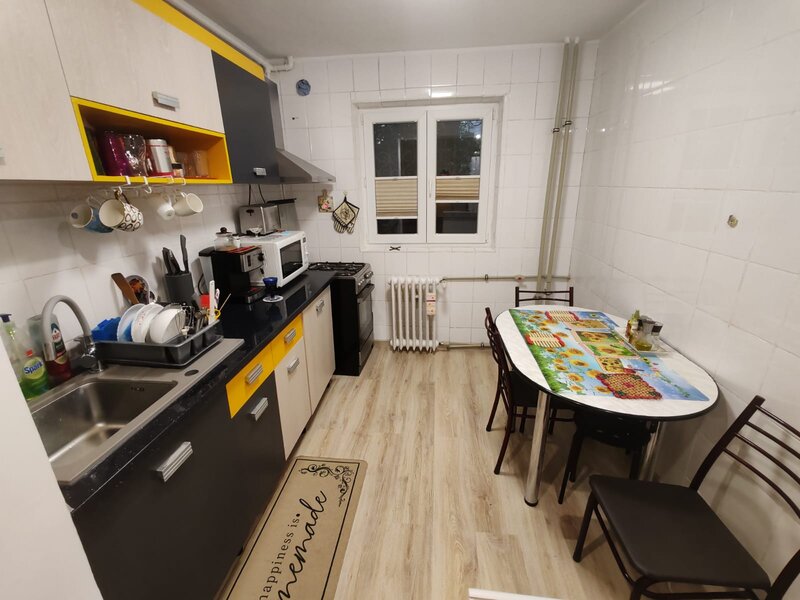 Rahova piata apartament 4 camere, parter, mobilat, bloc 1986