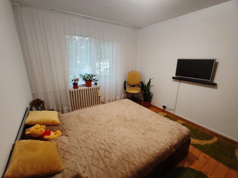 Rahova piata apartament 4 camere, parter, mobilat, bloc 1986