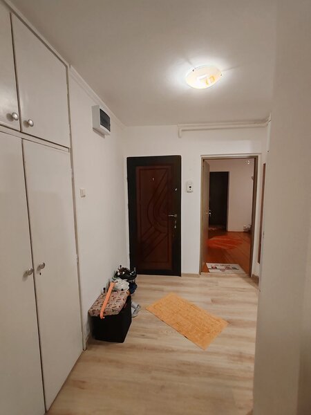 Rahova piata apartament 4 camere, parter, mobilat, bloc 1986